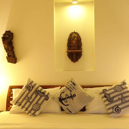 Vala House Hotel Cherai Beach Bagian luar foto