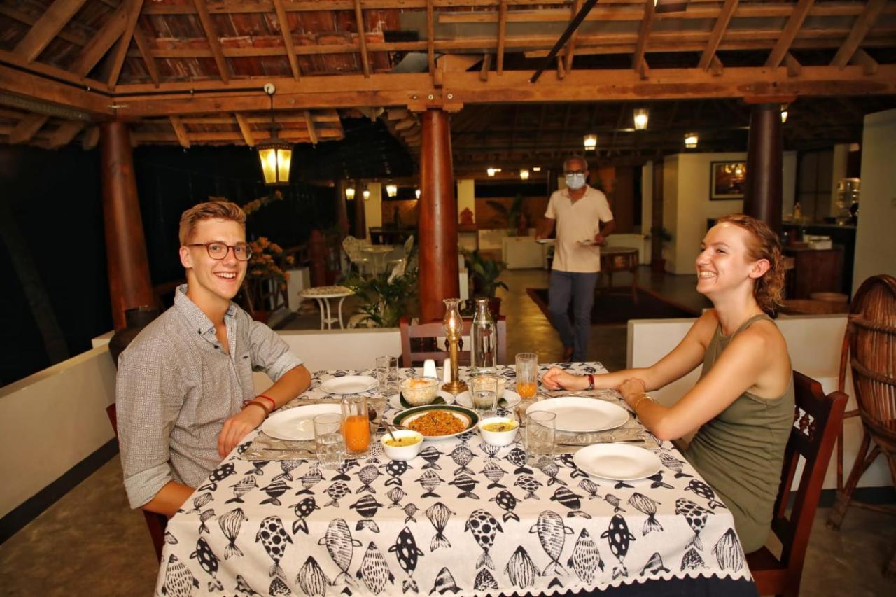 Vala House Hotel Cherai Beach Bagian luar foto