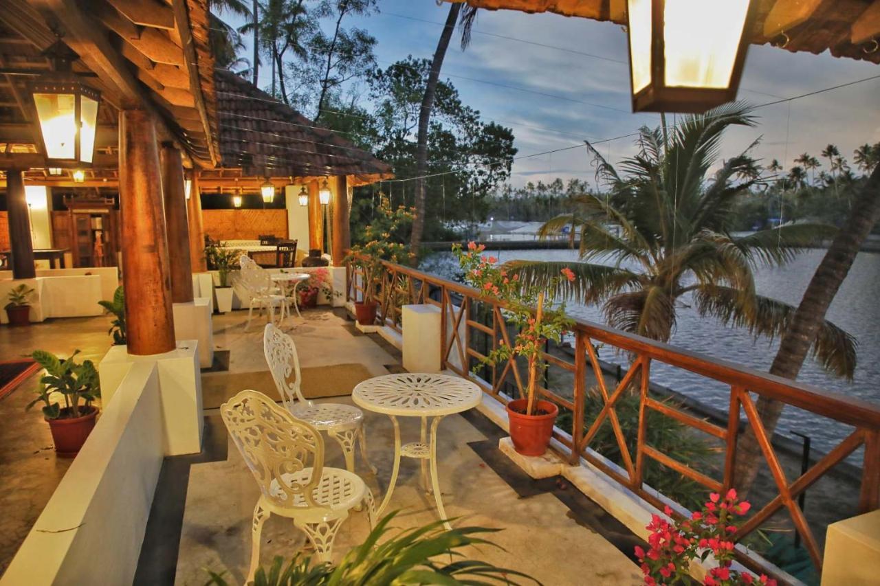 Vala House Hotel Cherai Beach Bagian luar foto