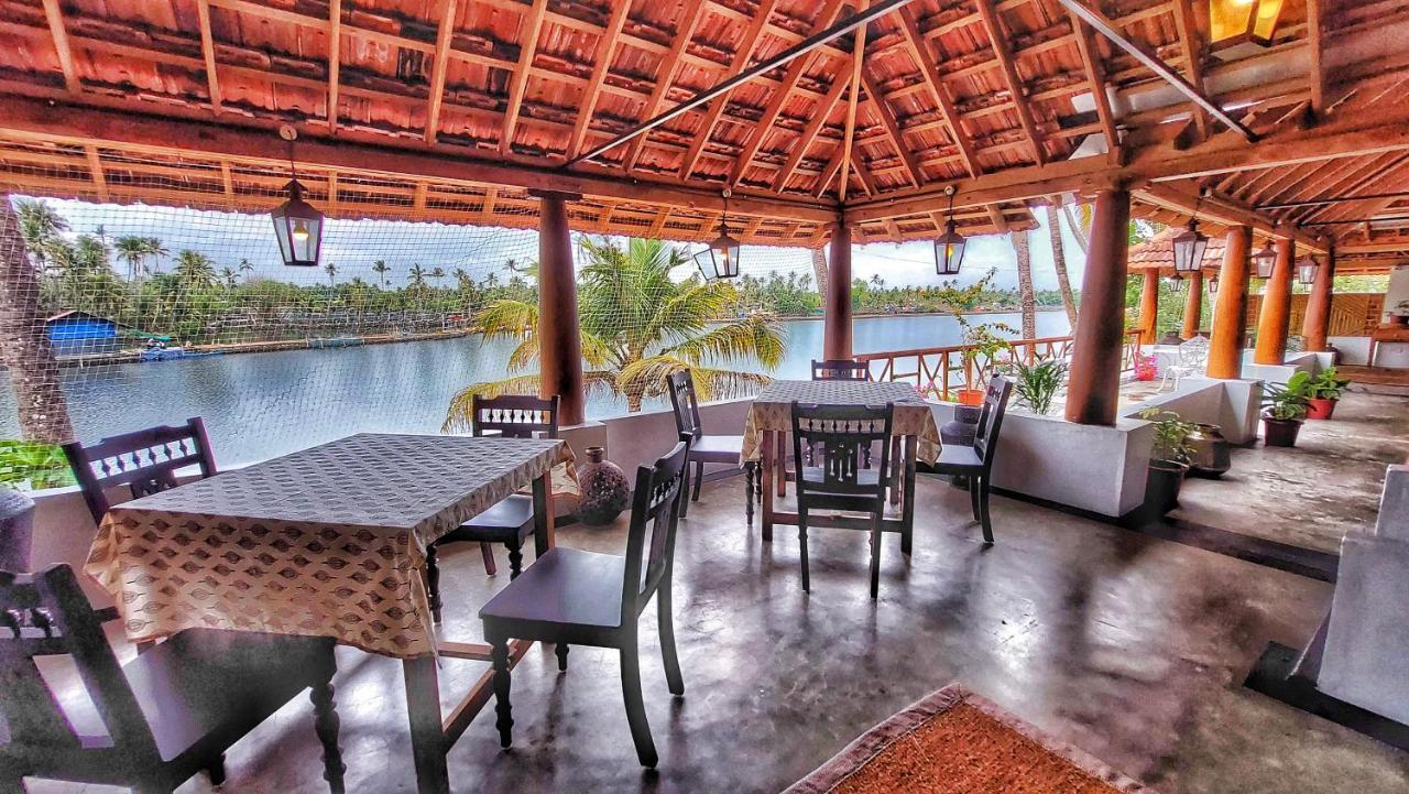 Vala House Hotel Cherai Beach Bagian luar foto