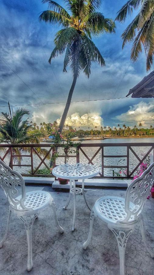 Vala House Hotel Cherai Beach Bagian luar foto