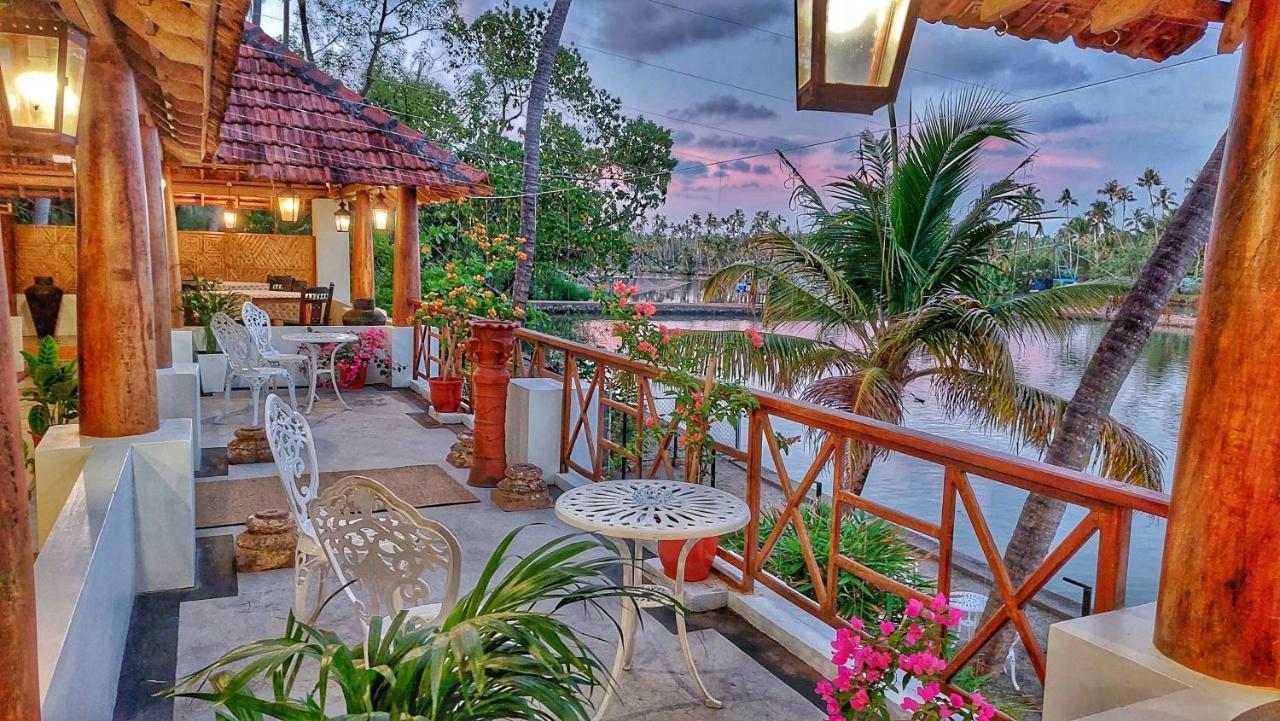 Vala House Hotel Cherai Beach Bagian luar foto