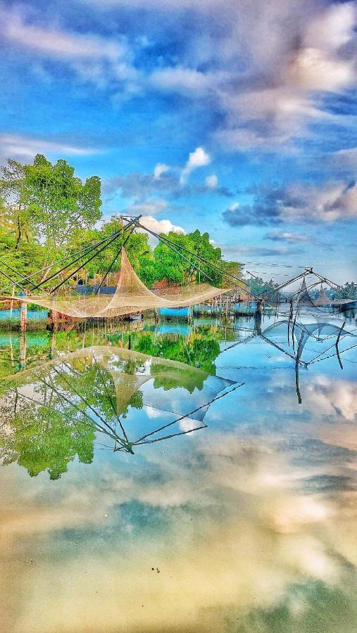 Vala House Hotel Cherai Beach Bagian luar foto