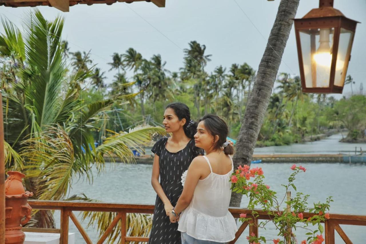 Vala House Hotel Cherai Beach Bagian luar foto
