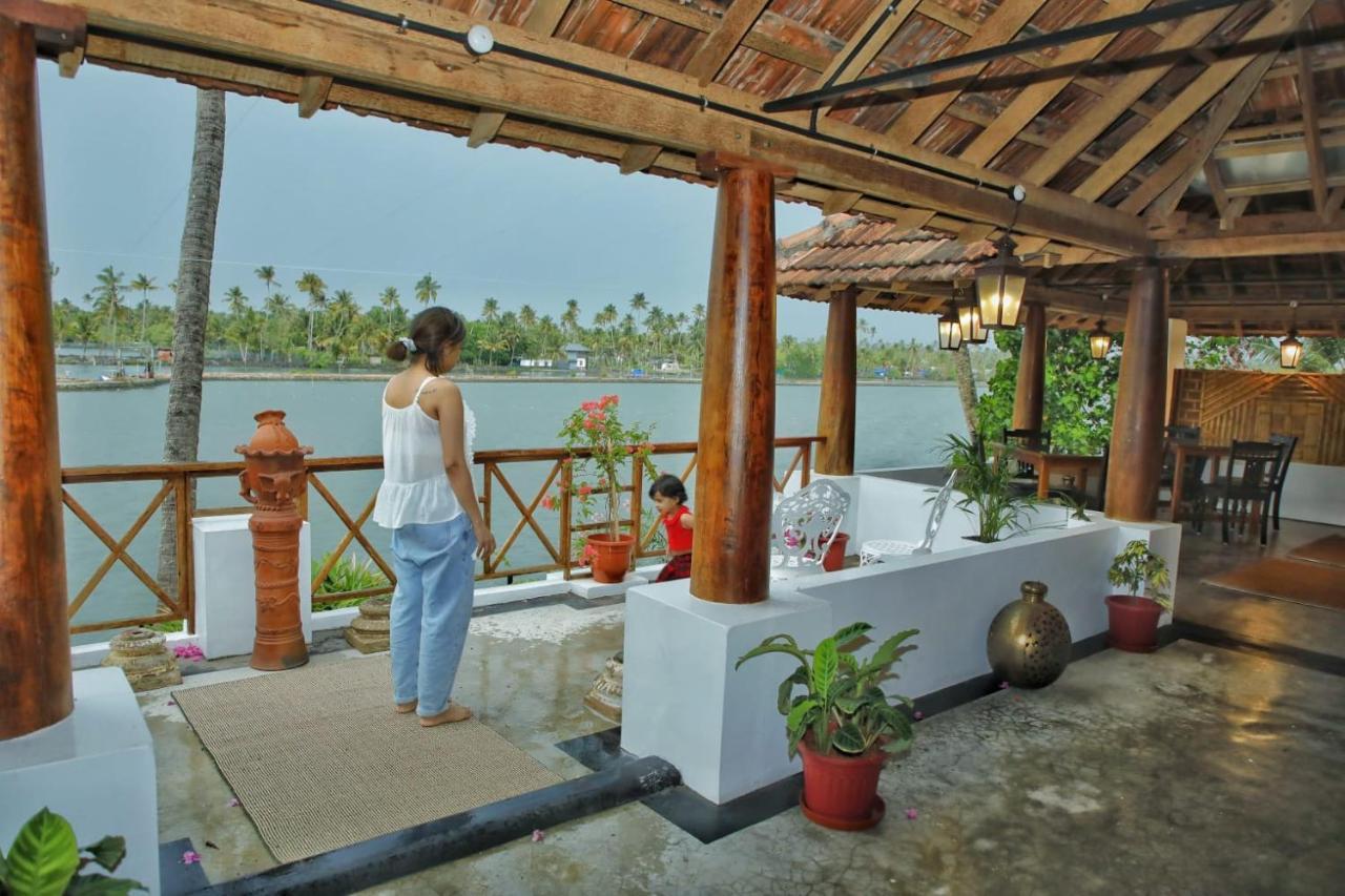 Vala House Hotel Cherai Beach Bagian luar foto