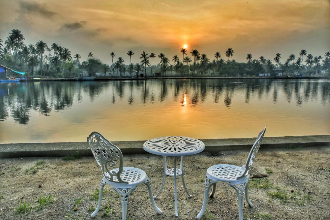 Vala House Hotel Cherai Beach Bagian luar foto
