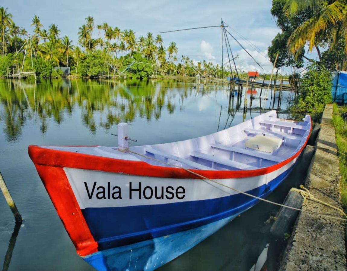 Vala House Hotel Cherai Beach Bagian luar foto