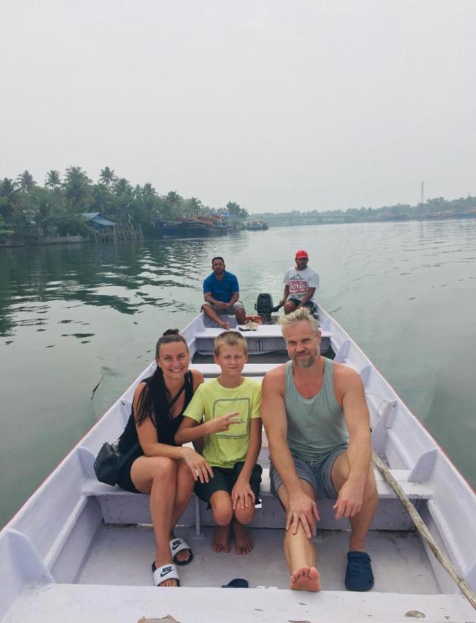 Vala House Hotel Cherai Beach Bagian luar foto