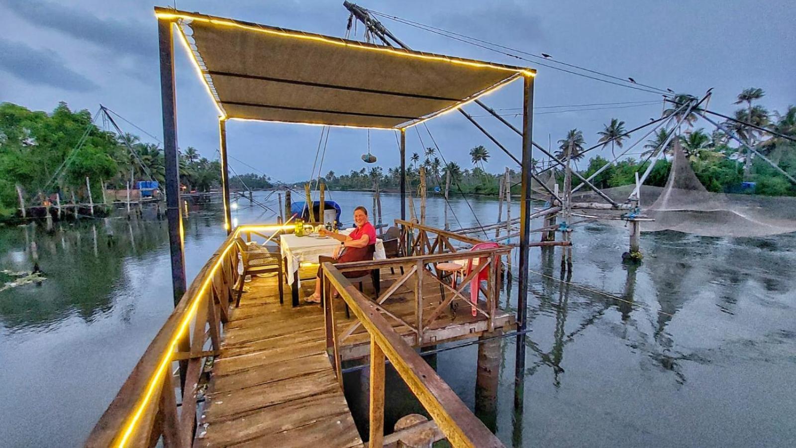 Vala House Hotel Cherai Beach Bagian luar foto