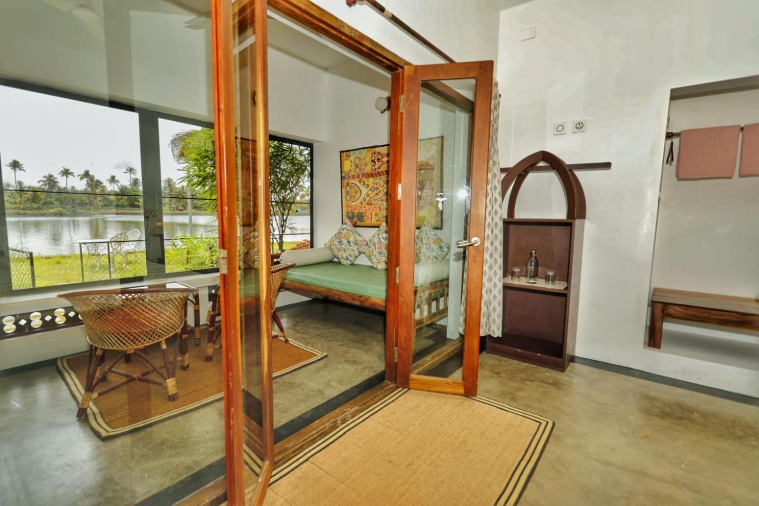 Vala House Hotel Cherai Beach Bagian luar foto
