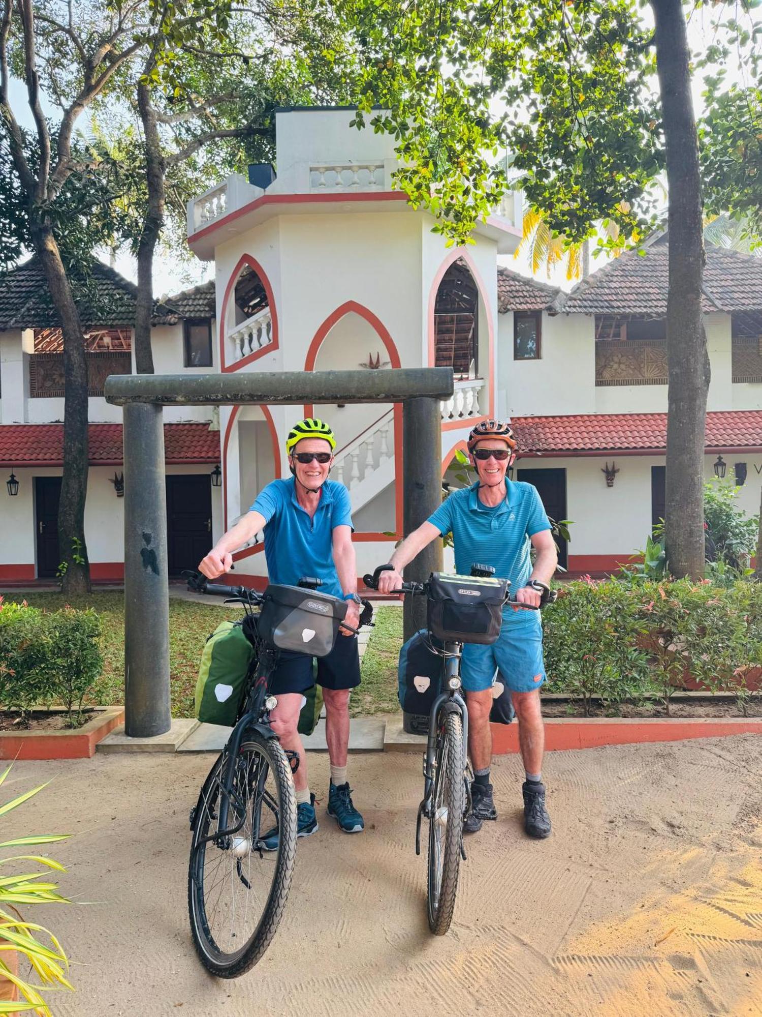 Vala House Hotel Cherai Beach Bagian luar foto